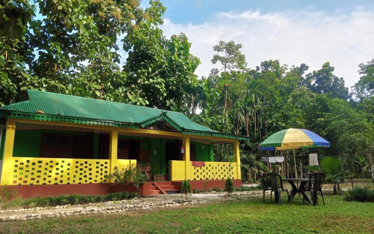 Leo Jungle Retreat By Stayapart , Jaldapara Madari Hat ภายนอก รูปภาพ